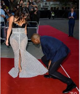 Kim-Kardashian-Kanye-West-GQ-Men-Year-Awards-2014-Ralph-Russo-Red-Carpet-Tom-Lor_2015-01-17_23-14-53